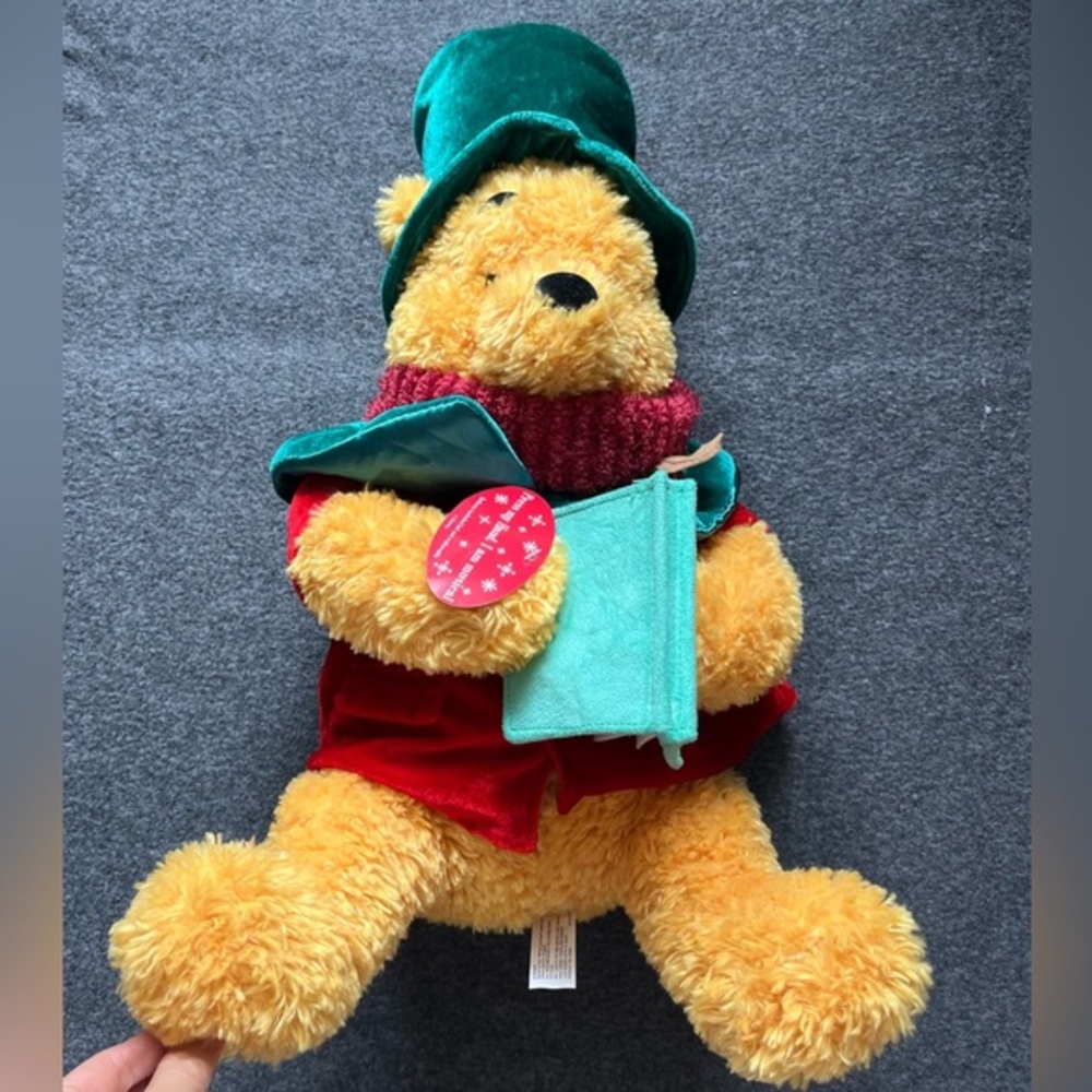 Christmas‎ Disney Caroling Winnie the Pooh 15” Plush Caroler music doesn’…